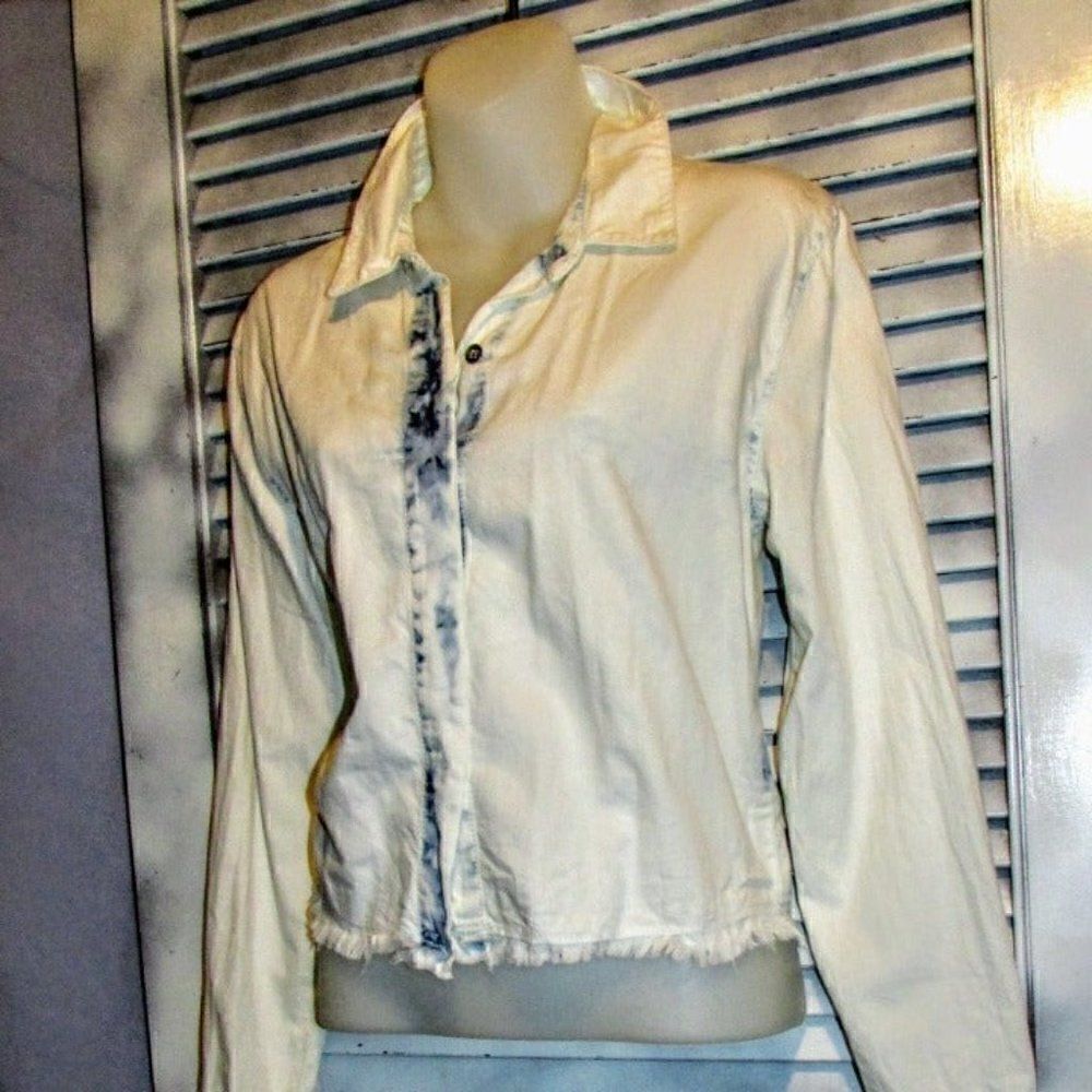 Free Heart XS Cropped Distressed Denim Button-Down Shirt